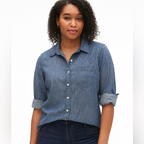 GAP Tops - GAP XS Chambray Dot Button Down Casual Shirt